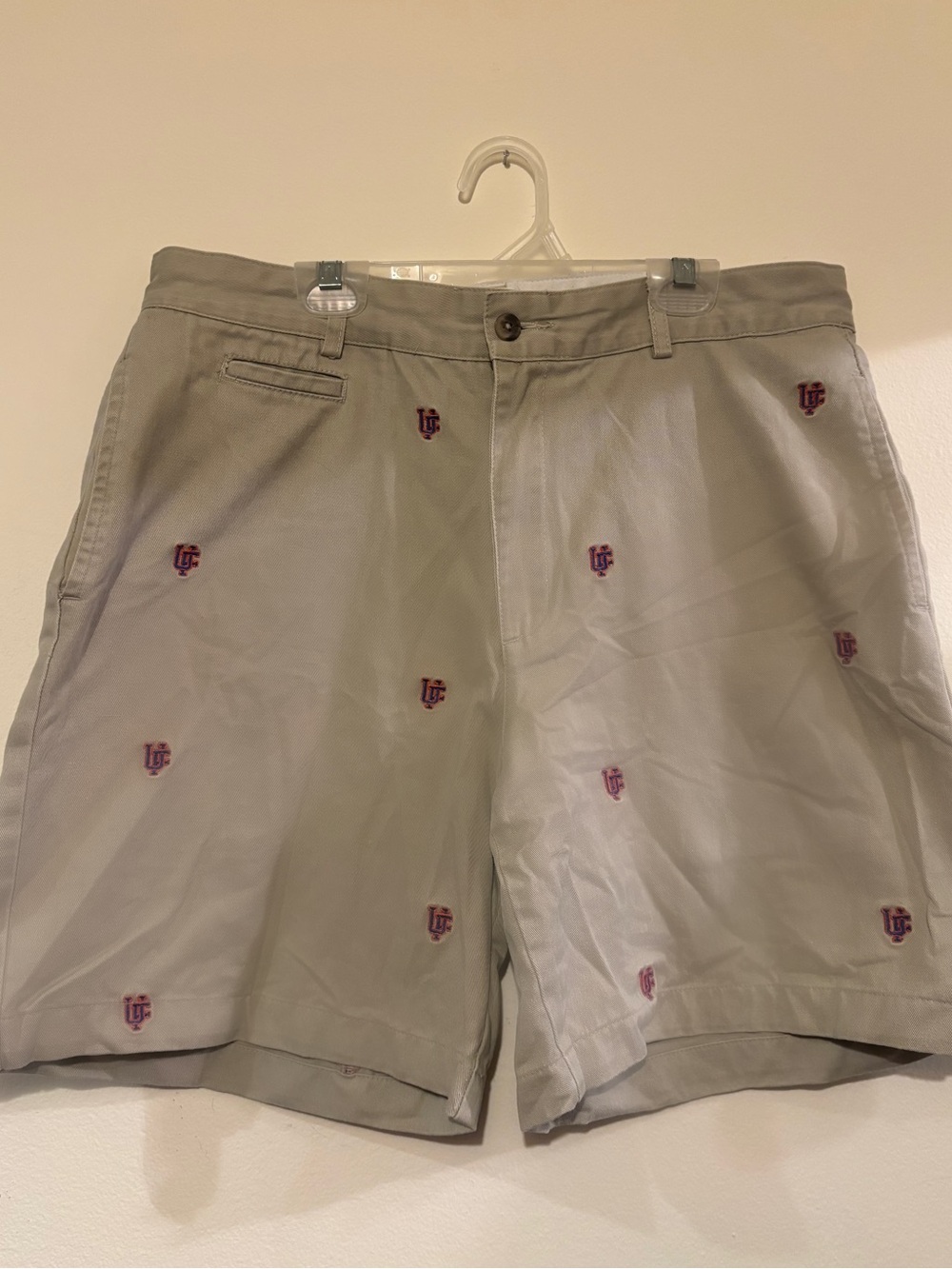 University of Florida (UF) Khaki Shorts - Size 32